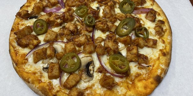 Spicy BBQ Chicken Halal Pizza