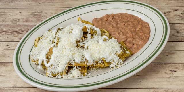 Chilaquiles con Pollo y Crema