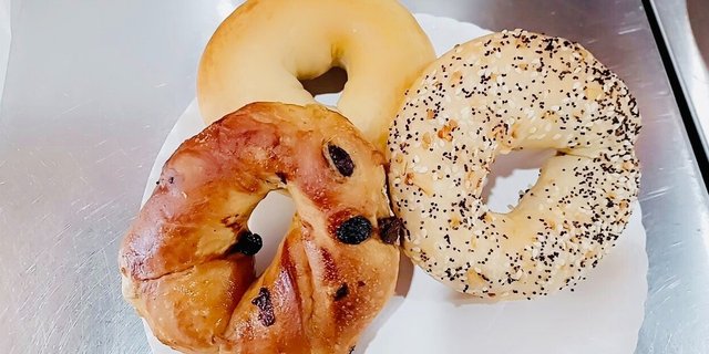 Half Dozen Bagels w/ Cream Cheese