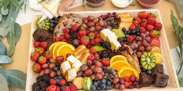 Medium Sweet & Grazey Board
