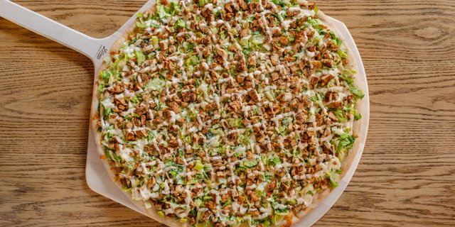 18" Creamy Chicken Caesar Pizza