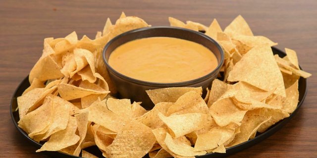 Chips & Spicy Cheese Sauce