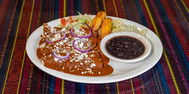 Enchiladas en Mole