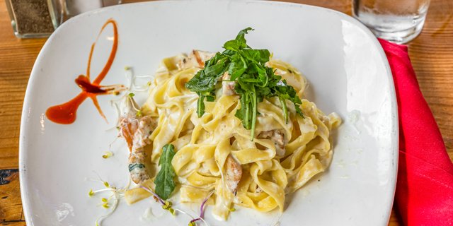 Fettucini Alfredo w/ Chicken