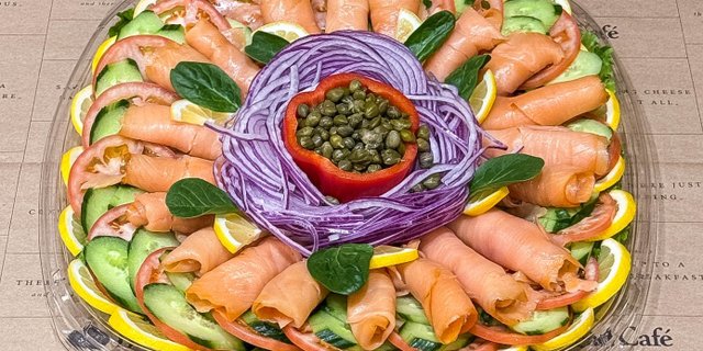 Classic Smoked Salmon Platter