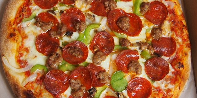 Johnnie's Combo Pizza