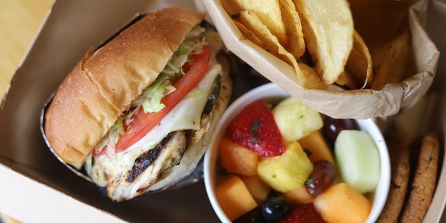 Grilled Chicken Sandwich Boxed Lunch