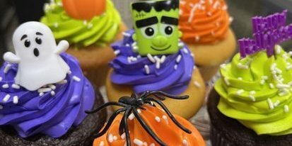 Halloween Cupcakes w/ Halloween Picks