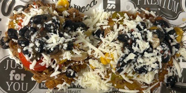 Carne Mechada Tostones