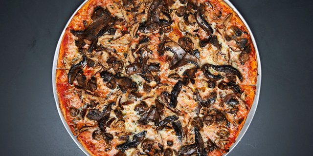 16" Shroomtown Pizza