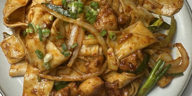 Stir-Fried Chicken w/ Noodle