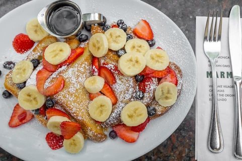 French Toast w/ Berry & Banana