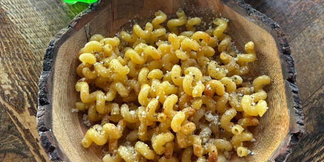 Pasta w/ Garlic Sauce