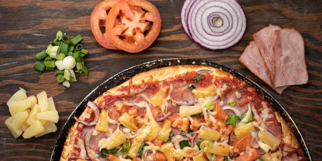Hawaiian Deluxe Pizza