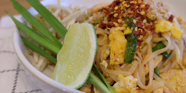 Chicken Pad Kee Mao