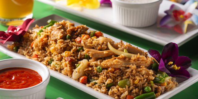 Asian Stir-Fried Rice w/ Chicken Tray