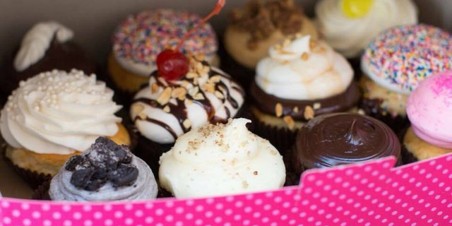 1 Dozen Jumbo Cupcakes