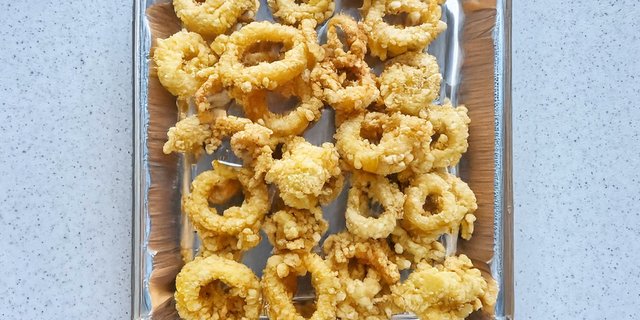 R7-05. Crispy Golden Calamari