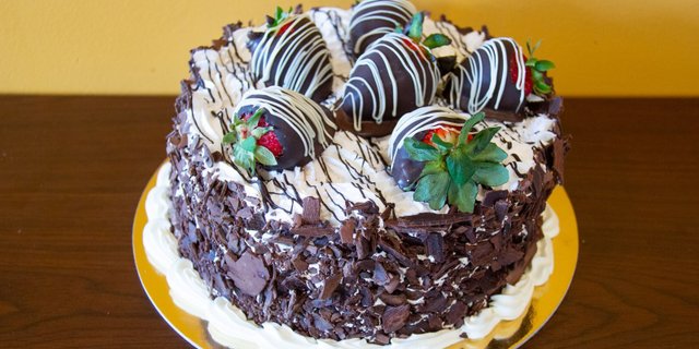 10" Chocolate Strawberry Shortcake