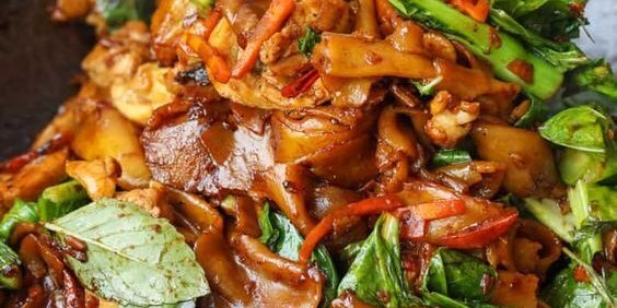 Drunken Noodles Platter
