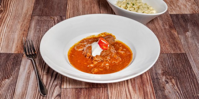 Hungarian Beef Goulash Tray