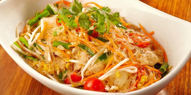 Stir-Fried Glass Noodles (Pad Woon Sen) Tray