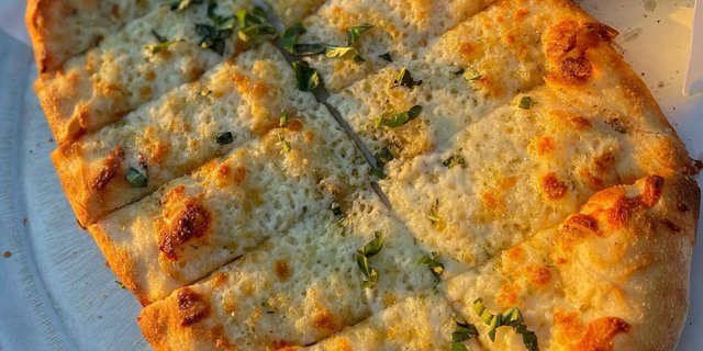 Garlic Bread w/ Cheese
