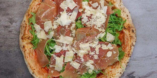 Prosciutto & Arugula Pizza