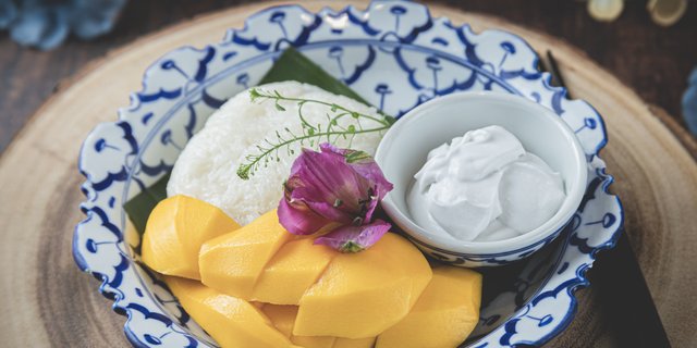 Coconut Sticky Rice w/ Sweet Mango