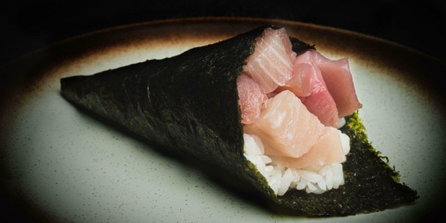 Yellowtail Tamaki Roll