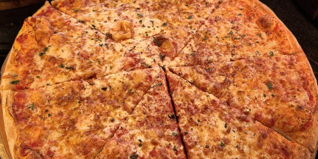 Simple Cheese Pizza Pie