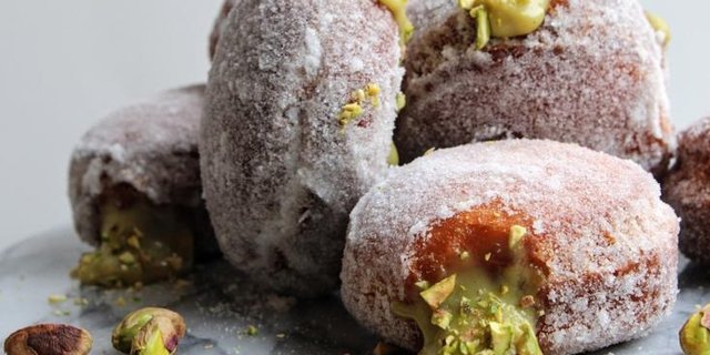 Pistachio Filled Bomboloni