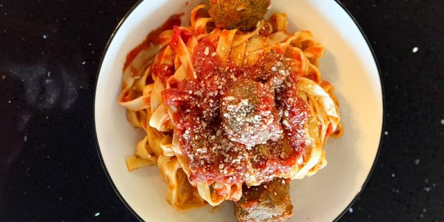 Individual Fettuccine & Meatballs