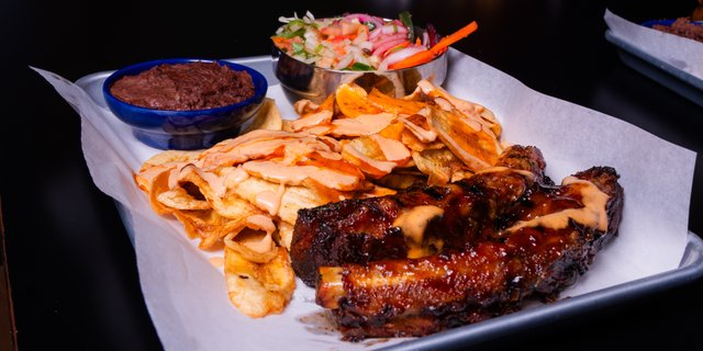 Costillas en BBQ Plate