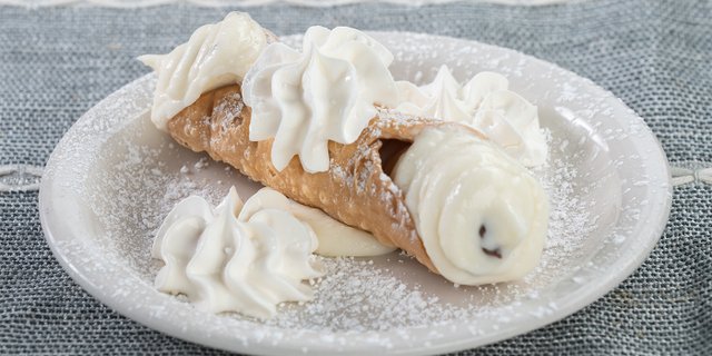 Large Cannoli