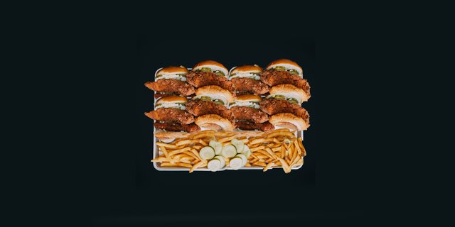 Large Cluck It Like It´s Hot Family Package