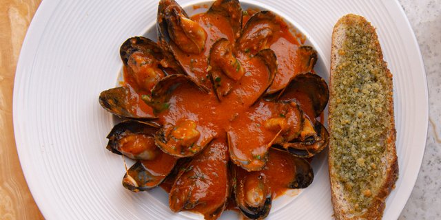 Sauteed Black Mussels
