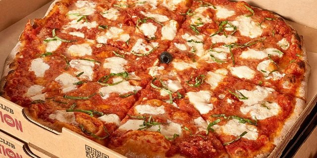 Classic Margherita Pizza