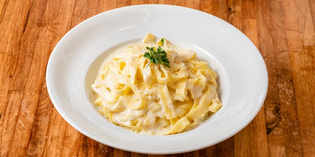 Fettuccine Alfredo Tray