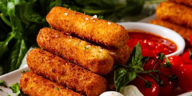 Fried Mozzarella Sticks