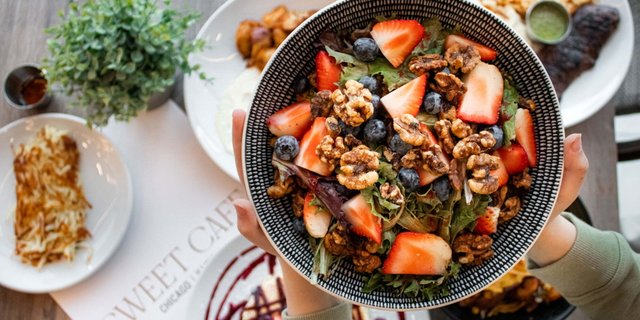Organic Greens & Berries Salad