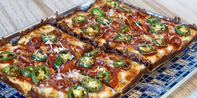 Large Sweet Sting Pizza