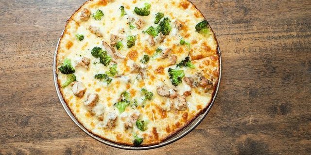 Chicken Alfredo Pizza