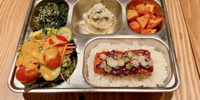 Gochujang-Glazed Salmon Lunch Box