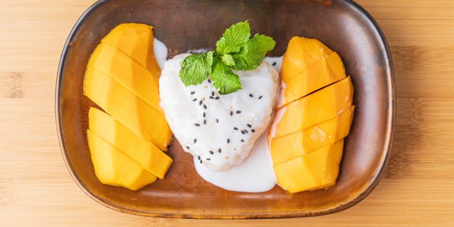 Sweet Mango w/ Sticky Rice