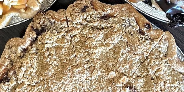 Cherry Crumble Pie