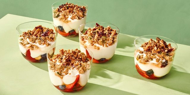 Greek Yogurt Parfait With Mixed Berries - 5 Count