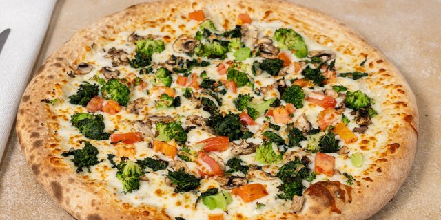 Veggie Alfredo Pizza
