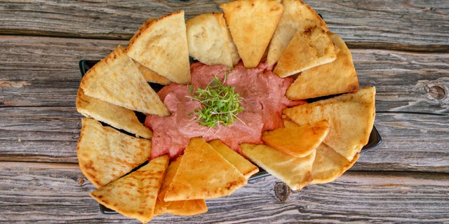 Pita w/ Hummus