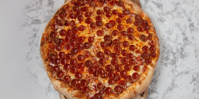 Cheese-Stuffed Crust Cheese Pizza